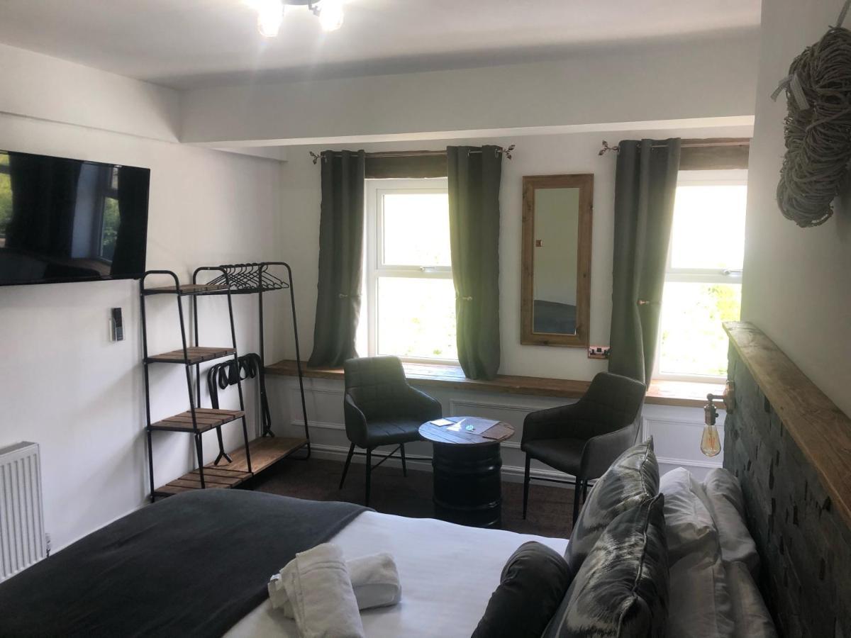 Alpine Lodge Guest House 란베리스 외부 사진