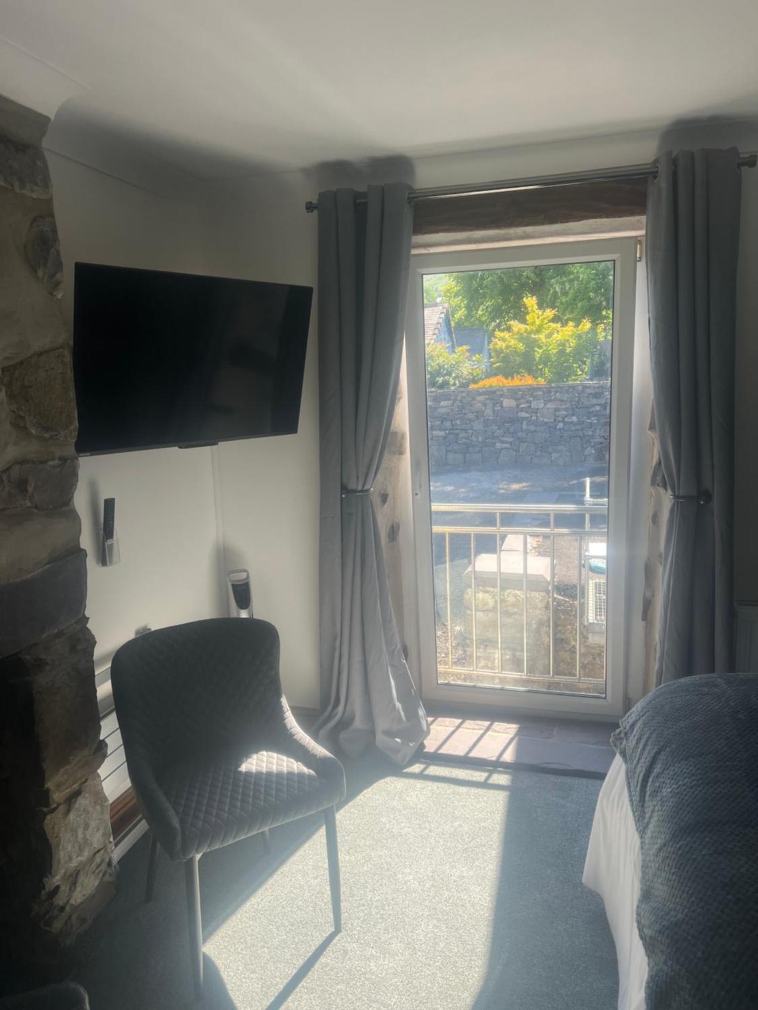 Alpine Lodge Guest House 란베리스 외부 사진